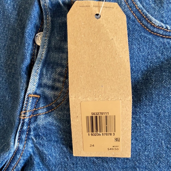 NEW WITH TAGS LEVIS JEAN SHORTS - Picture 3 of 3